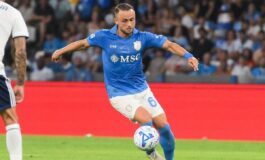Tocco di mano di Lobotka Chivu chiede rigore proteste in Inter Napoli 265x160