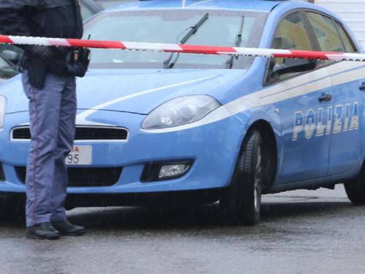 Torino, cadavere di un uomo trovato in un appartamento in periferia: ipotesi omicidio