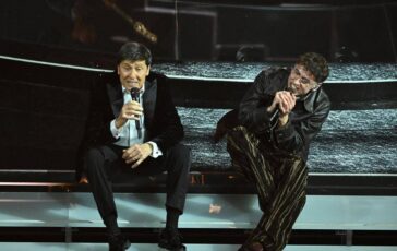 Tredici Pietro diventa attore interpretera papa Gianni Morandi nel film su Lucio Dalla 364x230