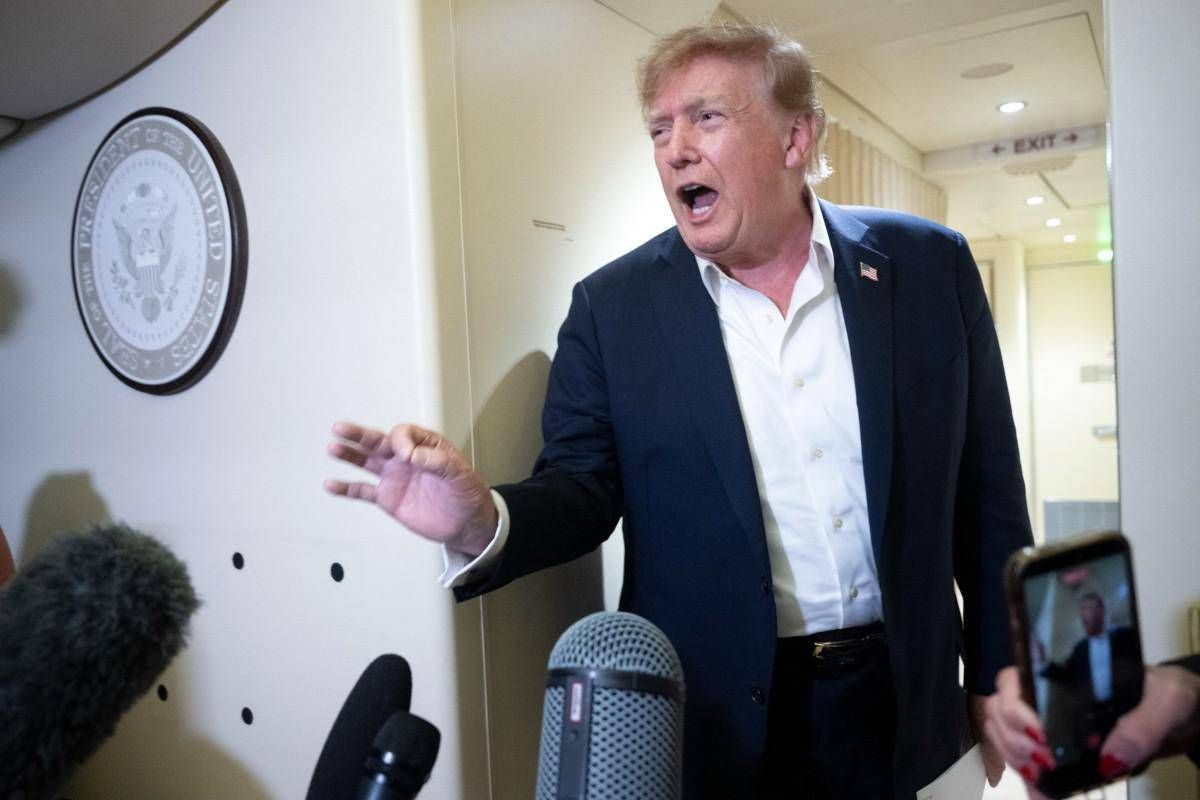 Trump: "Rischi Intelligenza artificiale sono bufale, come cambiamento climatico"