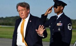 Trump cambia look addio ciuffo biondo i capelli castani scatenano il web 265x160