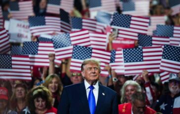 Trump comizio show di due ore a Dallas 5mila dollari a ogni americano se i Repubblicani vincono i midterm 364x230
