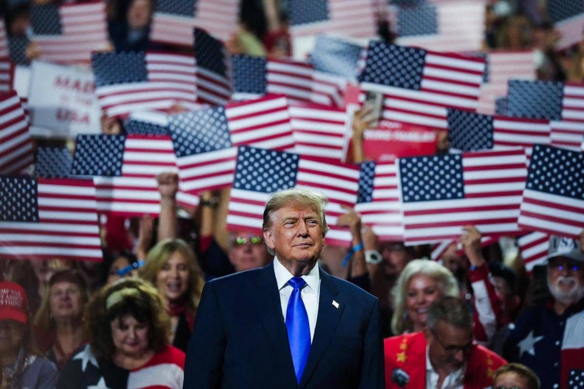 Trump, comizio show di due ore a Dallas: "5mila dollari a ogni americano se i Repubblicani vincono i midterm"