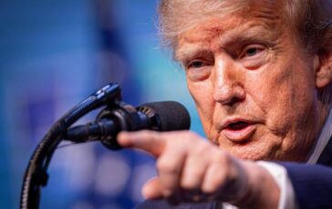 Trump e il nuovo attacco ai media banditi dalla Casa Bianca Cnn MsNow e Politico 364x230