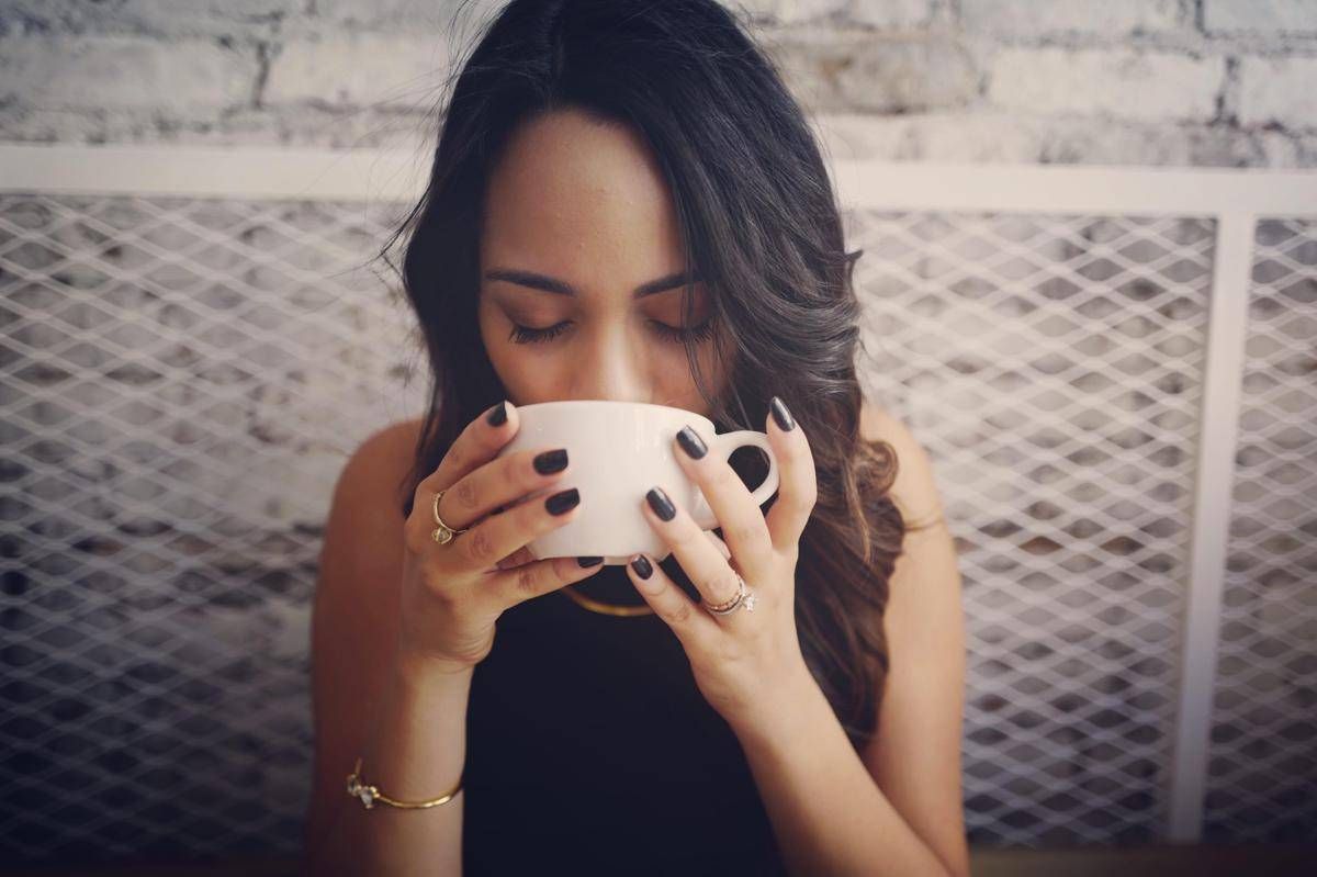 Tumori, con caffè o tè bollente rischio cancro esofago più alto: "Meglio tiepido"