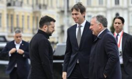 Ucraina Russia Zelensky al tavolo con gli inviati di Trump Guerra continuera 265x160