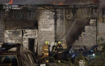 Ukraine, Russia resumes attacks after truce, at least two dead in Kiev 364x230