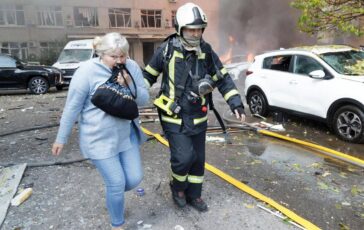 Ucraina attacco nella notte a Kiev danni e incendi. Zelensky 8000 truppe nordcoreane in Russia 364x230