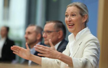 Ucraina linea dura Afd Via gli ucraini dalla Germania stop ai soldi per Kiev 364x230