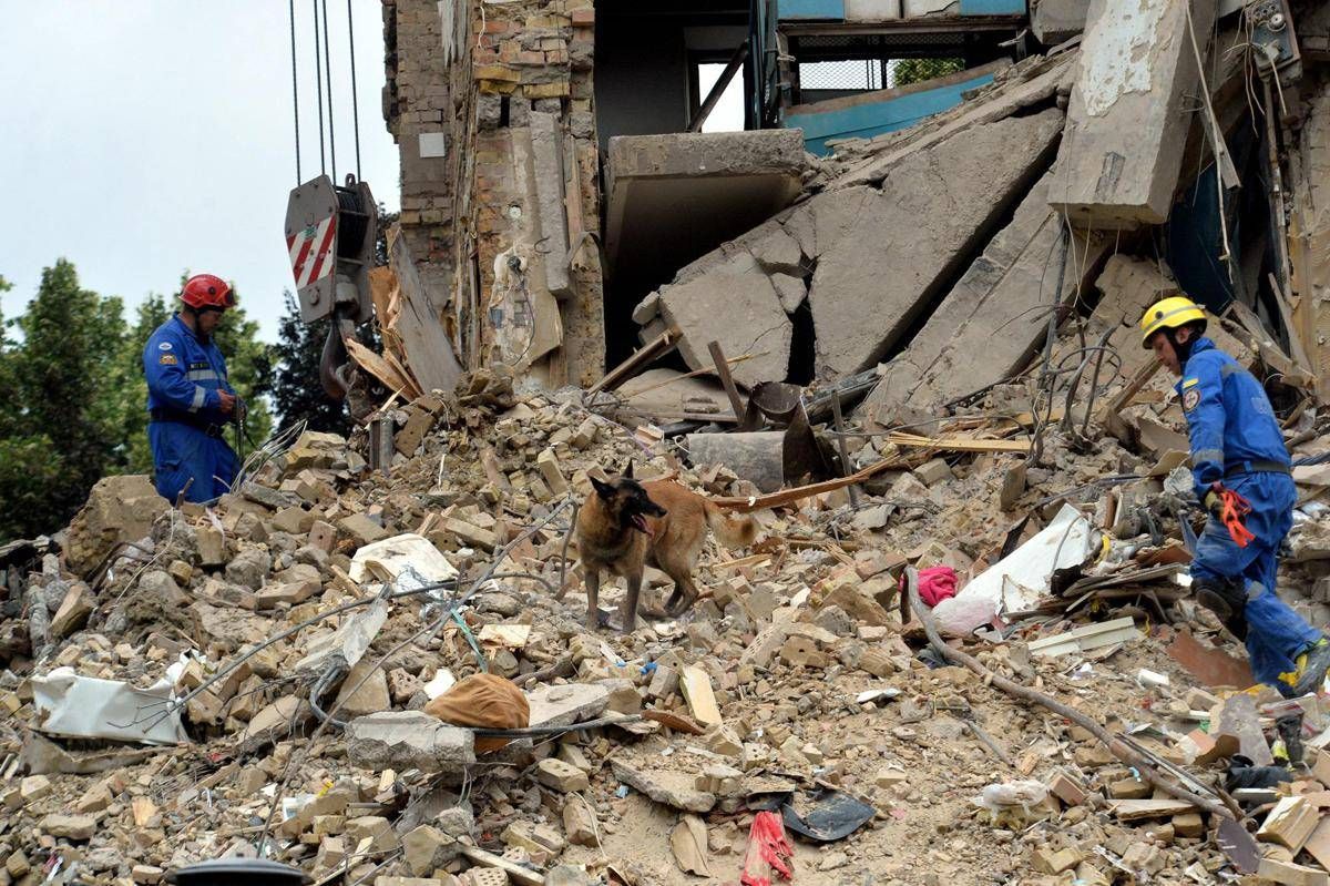 Ucraina, nuovo attacco a Kiev: droni russi contro la capitale, un 14enne tra le vittime