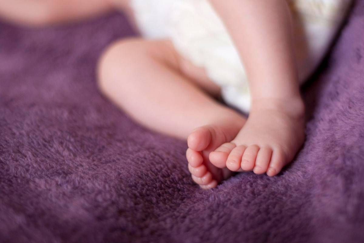 Usa, mamma mette la figlia neonata nel forno invece che nella culla e la piccola muore: "È stato un errore". Condannata