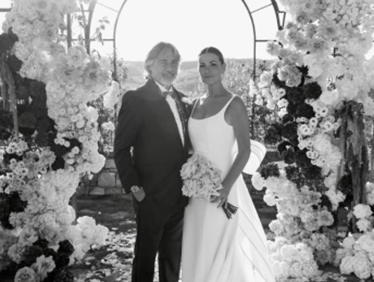 Vanessa Incontrada si è sposata, le nozze con Rossano Laurini: la prima foto dopo il 'sì'