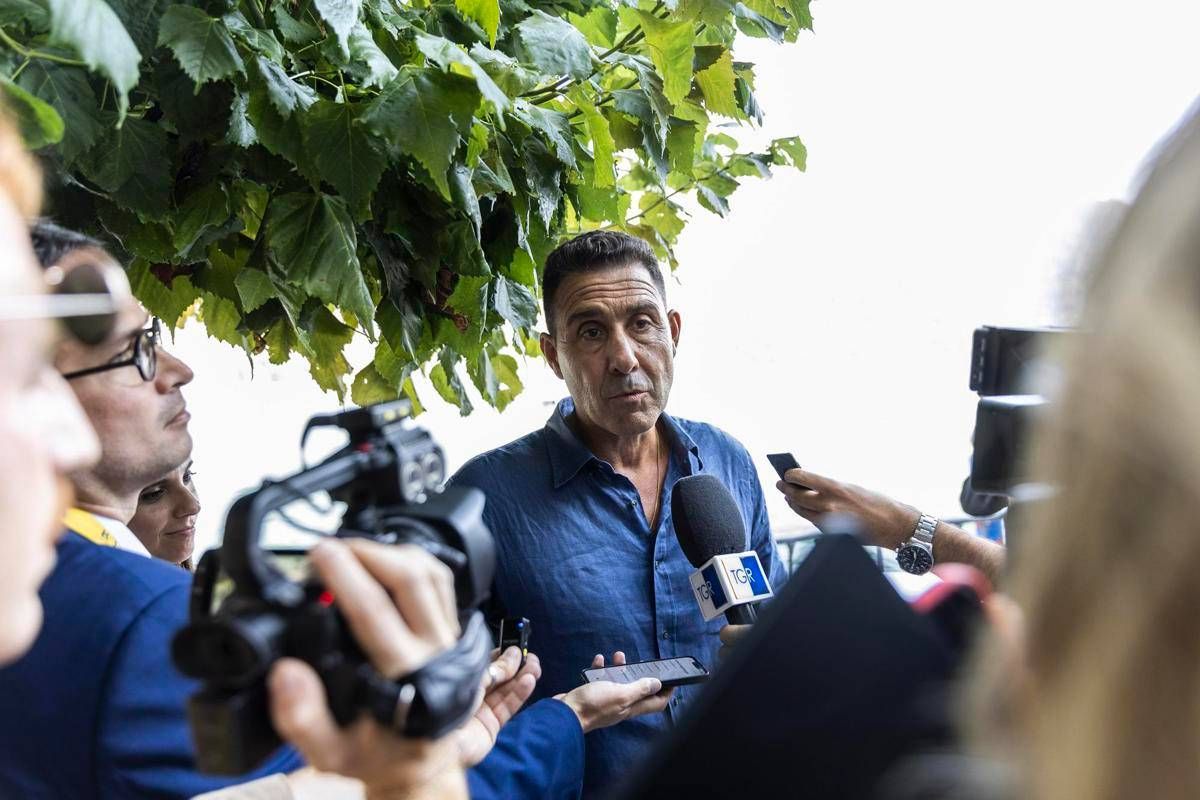 Vannacci a Cernobbio: "Orgoglioso di essere qui, finanza interessata a quello che sta succedendo"