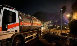 Vasto incendio a Positano provoca frana su strada Amalfitana al lavoro vigili del fuoco 265x160