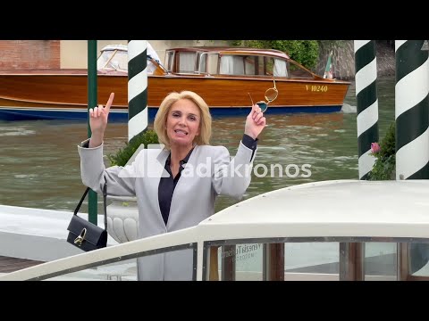 Venezia 83, Fanelli 'invecchiata' e con una parrucca sbarca al Lido