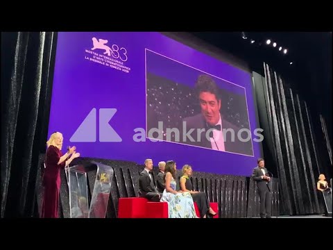 Venezia 83, Scamarcio: “Dedico questo premio a tutti i papà del mondo e anche al mio”