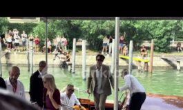 Venezia 83 bagno di folla per Robert Pattinson larrivo al Lido per Primetime 265x160