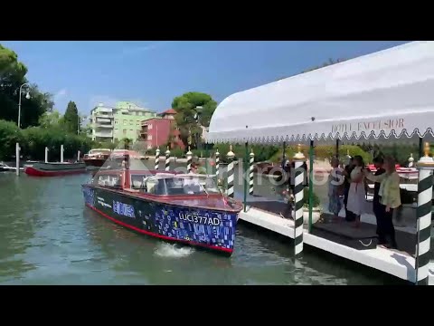 Venezia 83, l'arrivo della conduttrice del Festival Greta Scarano - Video