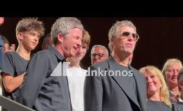 Venezia 83 trionfo per il doc sugli Oasis. E Liam Gallagher scherza con una fan con t shirt dei 265x160