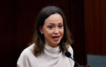Venezuela Machado tenta di rientrare nel Paese senza riuscirci 364x230