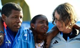Vince la maratona di Berlino si infortuna allultimo km e perde il record del mondo il dramma di Assefa 265x160
