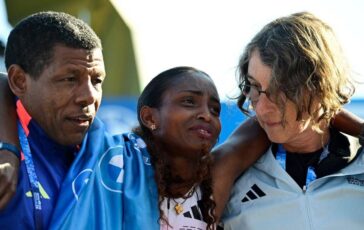 Vince la maratona di Berlino si infortuna allultimo km e perde il record del mondo il dramma di Assefa 364x230
