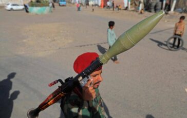 Yemen gli Houthi conquistano Mayyun e attaccano base in Arabia Saudita alta tensione nel Mar Rosso 364x230