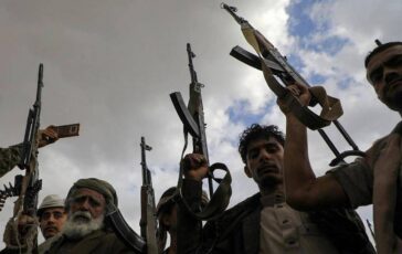 Yemen scontri fra Houthi e forze governative 154 morti in due giorni. Gb schiera aereo per rifornire i jet sauditi 364x230