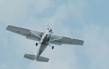 aereo nel lago deputato