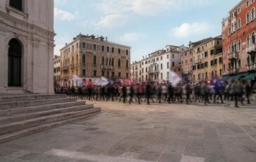 Aggressione a Venezia: militanti attaccati da gruppo di estrema destra