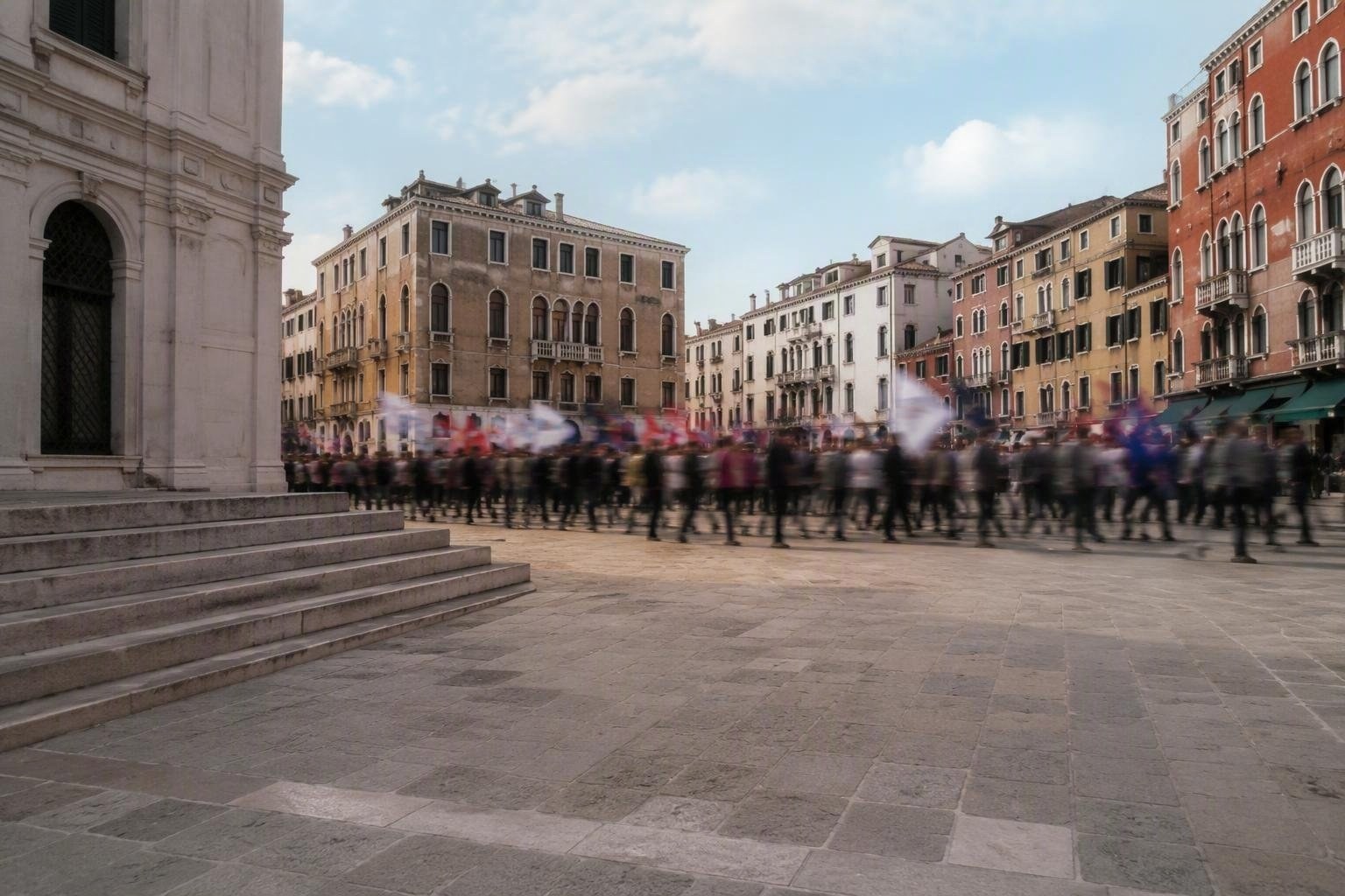 https://static.adhubmedia.com/notizie_it/wp-content/uploads/2026/09/aggressione-a-venezia-militanti-attaccati-da-gruppo-di-estrema-destra-az-1789288345.jpg