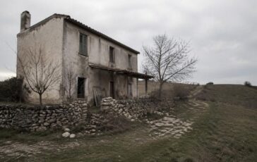 Aggressione ai carabinieri nel Basso Molise: madre e figlio finiscono in manette
