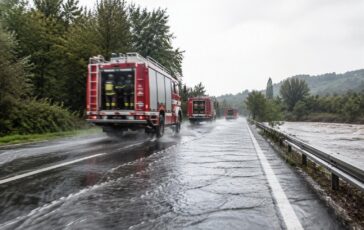 Allagamenti e alberi caduti: il maltempo colpisce Nord e Centro Italia
