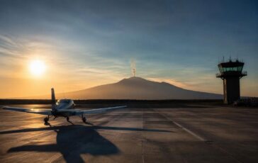Allerta rossa sull'Etna: aeroporto di Catania con restrizioni di atterraggi