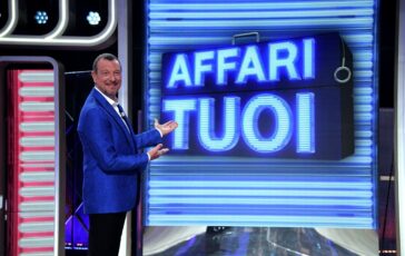 001-conduttore-scopre-carte-prossimo-futuro-lavorativo