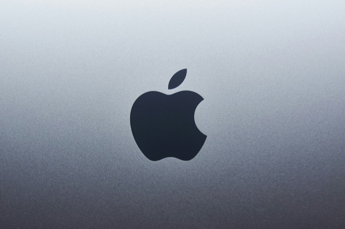 Apple presenta il primo telefono pieghevole: caratteristiche, prezzi e da quando sarà disponibile