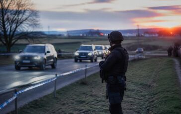 Arresti per sospetti esplosivi a Whelford, vicino alla base militare di Fairford