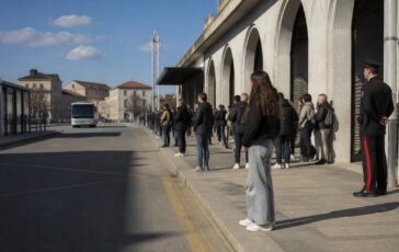 Bus a Fossano nega l’accesso a ragazza marocchina: caso alle autorità