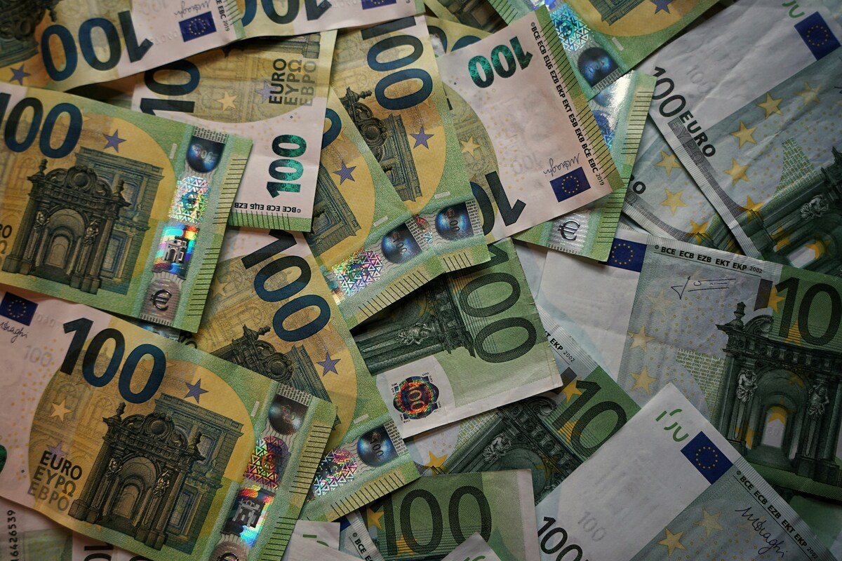 https://static.adhubmedia.com/notizie_it/wp-content/uploads/2026/09/caserta-perde-borsa-con-dentro-2mila-euro-sul-bus-ed6764d2.jpg