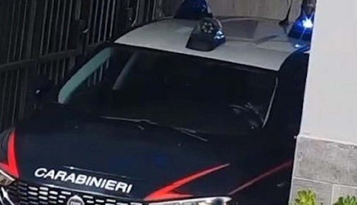Colpisce una 57enne con un cacciavite, poi investe due persone: arrestato a Reggio Emilia