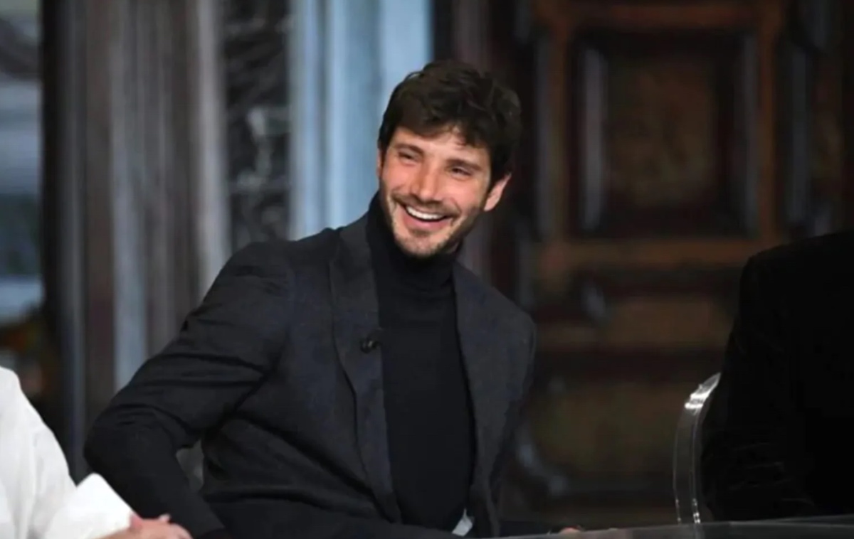 Stefano De Martino al concerto di Emma Marrone: sul palco anche Ligabue e Alessandra Amoroso