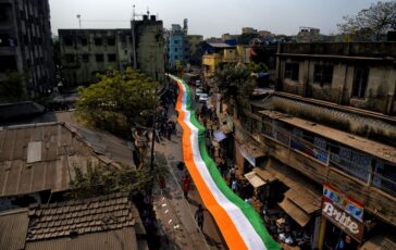 crolla ostello a nuova delhi un morto e decine di intrappolati sotto le macerie fd4b0249