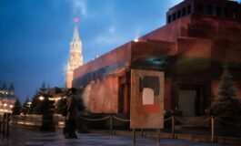 Detenuto a Mosca per un cartello vicino al Mausoleo di Lenin