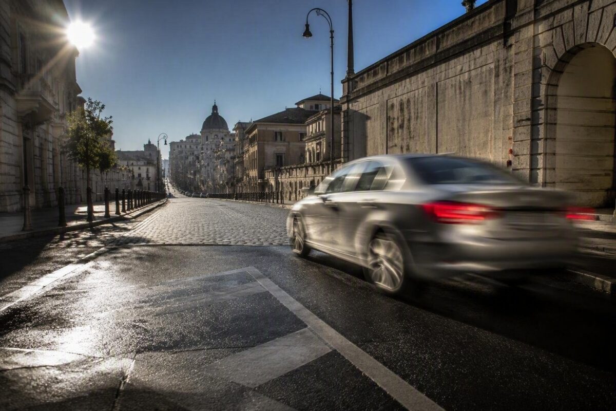 Dombrovskis: fondi Pnrr per finanziare l’esenzione dal bollo auto
