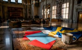 Elezioni in Svezia: risultati serrati tra coalizioni, calo dell'estrema destra