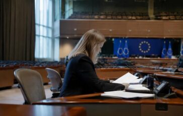 EU rinnova sanzioni per 3 000 russi, escludendo Usmanov e Fridman