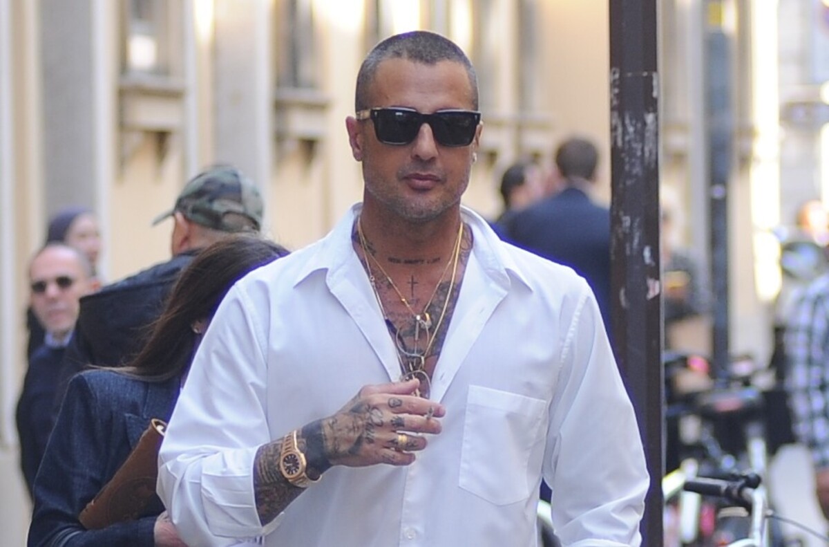 Fabrizio Corona lancia il suo partito politico ma non può candidarsi: ecco perché
