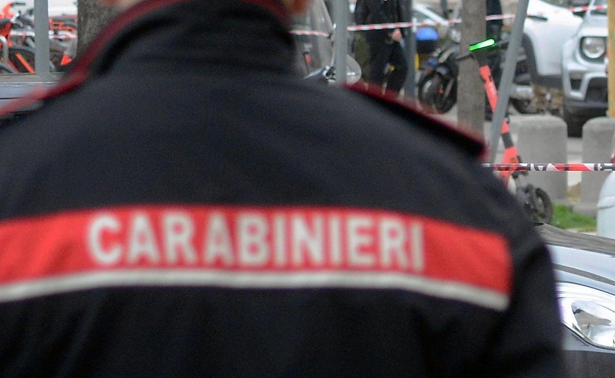 Facevano a pezzi le salme e le trasferivano negli ossari prima del tempo: 7 licenziati e 4 sospesi