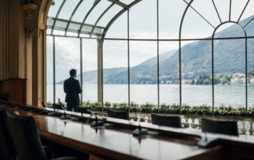 Forum Ambrosetti 2026: Zangrillo, Calenda e Vannacci al centro del dibattito