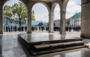 Forum di Cernobbio: il confronto tra Roberto Vannacci e Mario Monti